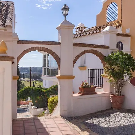 Sanders Golf - Lovely Two-bedroom With Shared Pool Apartment
