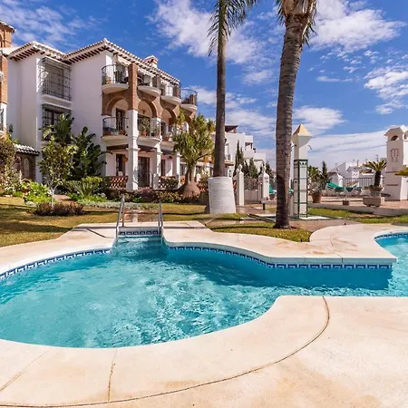 Sanders Golf - Lovely Two-bedroom With Shared Pool Apartment
